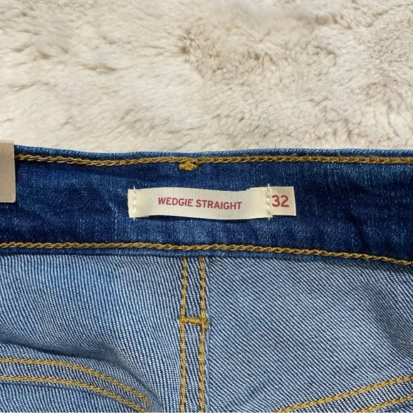 NWT(32x28) Levi’s Wedgie Straight Jeans High Rise Button Fly Medium Wash - Picture 8 of 14